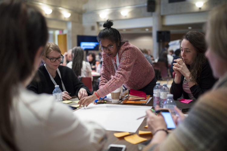 Participant puts a sticky note during a conversation