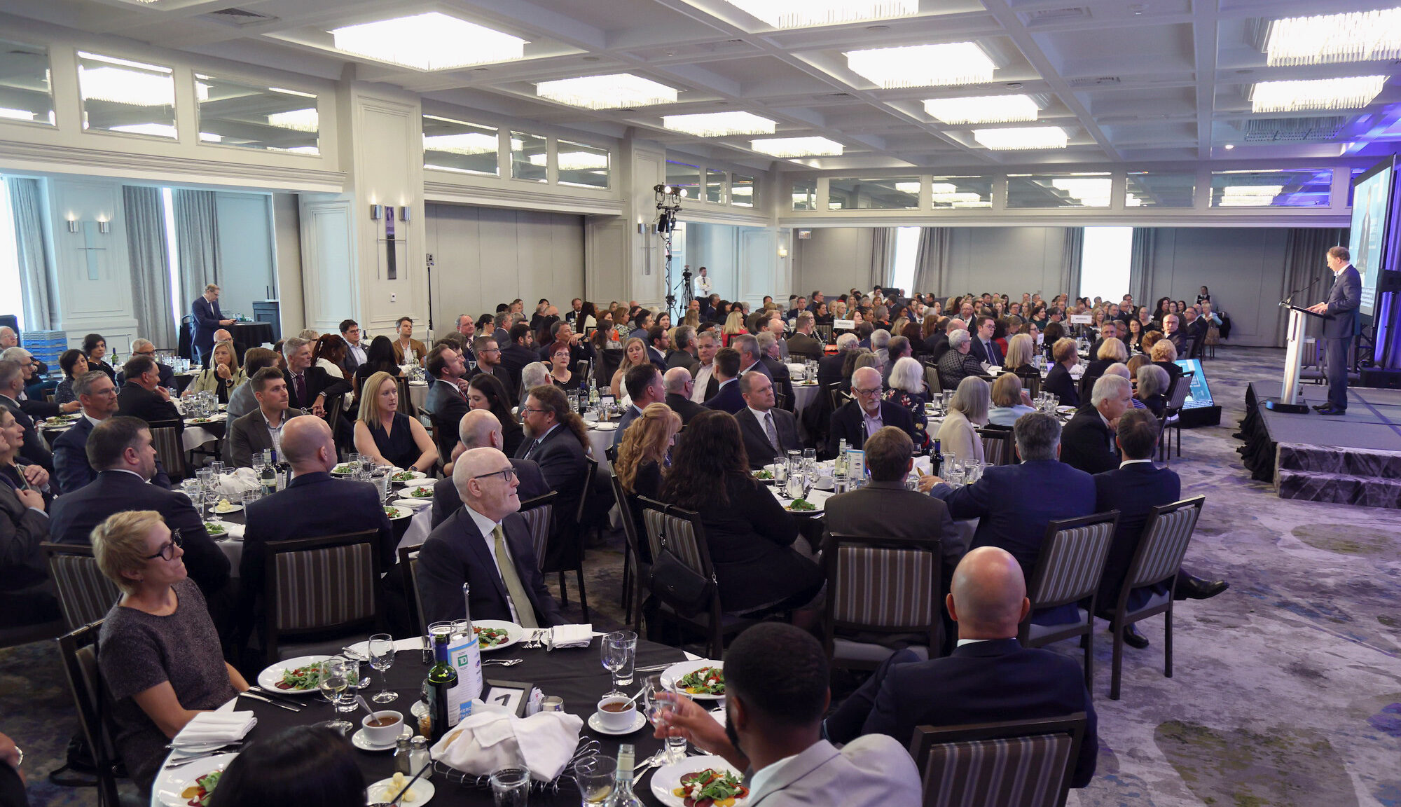 Guests sitting at dinner tables at Atlantic Dinner 2022